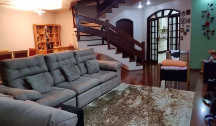 Sobrado com 320 m² localizado no bairro Francisco Matarazzo em Santo André - SP.