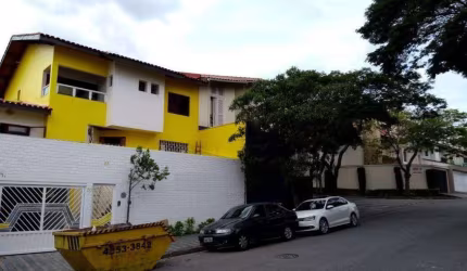 Sobrado de 345m² localizado no Bairro Nova Petrópolis em São Bernardo do Campo - SP.