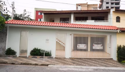 Sobrado com 400 m² localizado no Bairro Valparaíso em Santo André - SP.