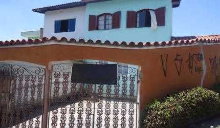 Sobrado de 171m² / Bairro Santa Maria em Santo André - SP