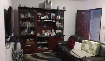 Casa assobradada á venda no Ferrazópolis