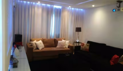 Sobrado com 200 m² localizado na Vila Scarpelli em Santo André