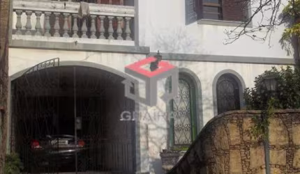 Sobrado amplo com 300m² localizado no Bairro Camilópolis em Santo André - SP.