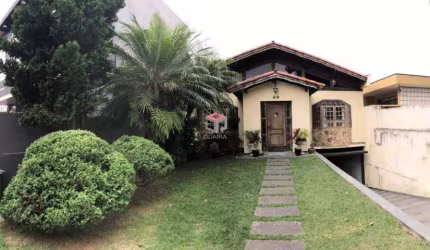 Casa com 340 m² com 4 dormitórios, 10 vagas localizado na Vila Gilda em Santo André/SP.