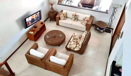 Ubatuba - Toninhas : Casa alto padrão com 4 suítes, piscina e espaço gourmet.