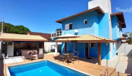 Ubatuba - Casa em condomínio fechado a venda com 3 suítes piscina e área gourmet