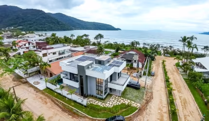 Casa em Condomínio Fechado Alto Padrão com 5 suítes, piscina e espaço gourmet