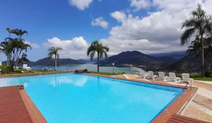 Ubatuba: Apartamento com vista para o mar 3 dormitórios 3 vagas e lazer completo
