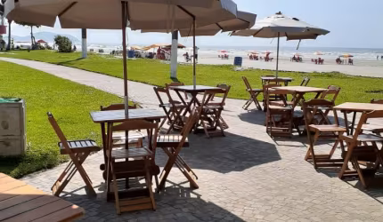 Sobrado a venda em Bertióga, fica há 50 mts da praia