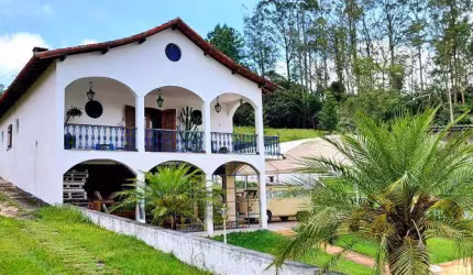 Linda chácara a venda possui 10.000m2, 04 dormitórios 02 suítes, em Ouro Fino Paulista SP