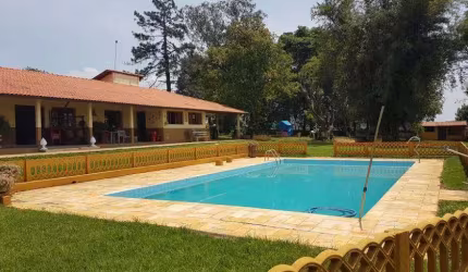 Sitio com excelente localização e topografia; frente para a represa