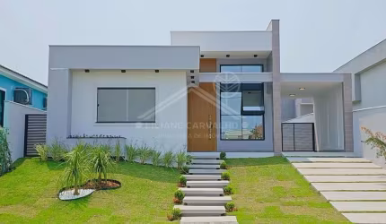 Casa com piscina a venda no Alphaville Marica