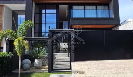Casa Luxuosa a venda na Praia de Camboinhas