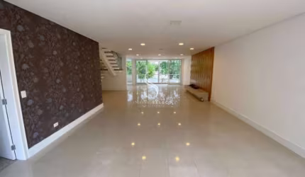 Casa em condomínio fechado - 425m² com 4 suítes, 7 banheiros e 4 vagas de garagem a venda - Brooklin