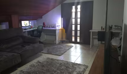 CASA ASSOBRADADA DE  250m2 COM 4 QUARTOS, 1 SUITE , 2 BANHEIROS E 3 VAGAS Á VENDA NO BUTANTÃ CASA AS