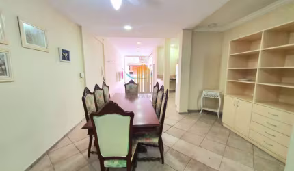 CASA RESIDENCIAL DE 350M²  POSSUINDO 4 DORMITÓRIOS , 4 BANHEIROS E 1  VAGA Á VENDA NA REGIÃO DA LAPA