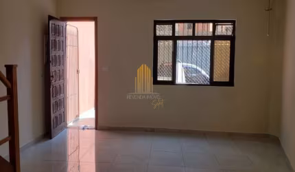 CASA LOCALIZADO NA REGIÃO DA SAUDE, CASA DE 86M², POSSUI 2 DORMITÓRIOS, 1 SUÍTE E 2 VAGAS SENDO 1 DE