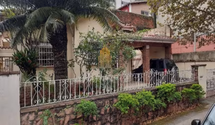 Jardim Europa, Casa Térrea de 408m² com 4 dormitórios, 1 suíte, edicula e 6 vagas.