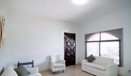 MORUMBI - CASA DE 120M² COM 2 QUARTOS, SALA, 2 BANHEIRO E 3 VAGAS.