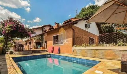 Casa térrea de 668m² com 5 dormr/3 Suítes, 7 banheiros, 4 vagas em Interlagos. Interlagos - SP, Casa