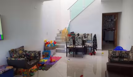 Casa Sobrado à venda de 130m² com 3 dormitórios sendo 3 suítes e 2 vagas no Ipiranga Casa Sobrado à