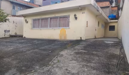 LINDA CASA DE 251M²  POSSUI 2 QUARTOS, SALA, COZINHA, 2 BANHEIROS E GARAGEM AMPLA EM PARQUE REGINA.
