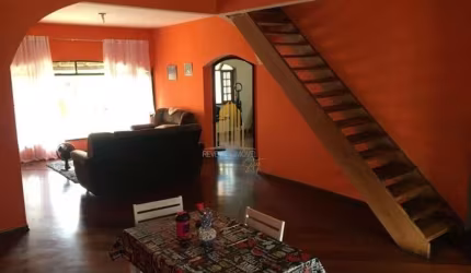 Casa à venda de 365m² com 4 dormitórios na Região de Jardim Riviera.  CASA LOCALIZADO NA REGIÃO DO J