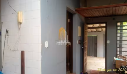 CASA TÉRREA DE 253M² POSSUI 4 DORMITÓRIOS (1 SUÍTE), 1 SALA E 3 VAGAS, À VENDA NA REGIÃO DO BROOKLIN