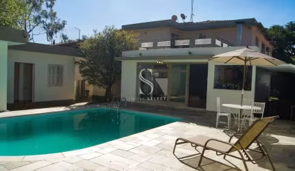 CASA ASSOBRADADA COM 377M²  4 Dormes, 2 suites,  4 Vagas. No Bairro  ALTO DE PINHEIROS.  CASA á vend