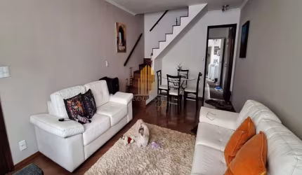 VILA LEOPOLDINA - CASA ASSOBRADADA DE 106m² COM 2 QUARTOS, 2 SUITES, QUINTAL E 2 VAGAS Á VENDA