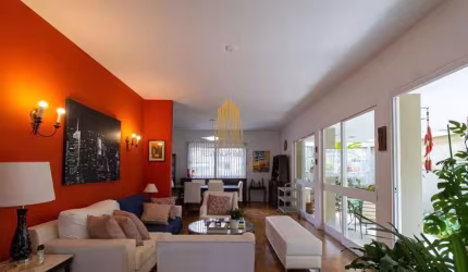 Casa Sobrado à venda no Pacaembú de 390m² com 4 dormitórios e 4 vagas de garagem Casa Sobrado à vend