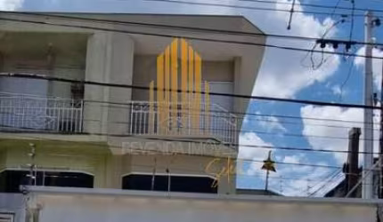 Casa em Vila Nair com 200m² Sala 2 ambientes, 3 suítes e 4 vagas na garagem