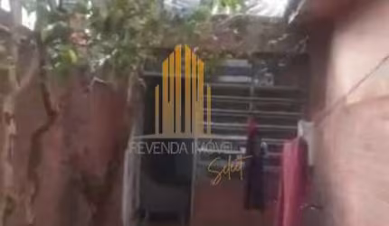 CASA TERREA com 80m² - DOIS dormitorios UM banheiro, sala e lavanderia, não tem garagem - no BUTANTÃ