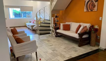SOBRADO DE 262M² COM QUATRO DORMITÓRIOS (UMA SUÍTE) À VENDA NA REGIÃO DA ÁGUA BRANCA.