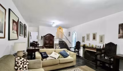 SOBRADO DE 200M² COM 4 DORMITORIOS (2 SUÍTES), 4 BANHEIROS E 2 VAGAS NO BROOKLIN.