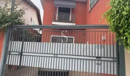 Cidade Ademar, Casa Assobradada com 80m². Dois dormitórios, banheiro social e duas vagas.