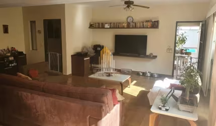 Sumarezinho- Sobrado com 319m² 3 dormitórios, 1 suíte, 5 banheiros e 4 vagas de garagem.