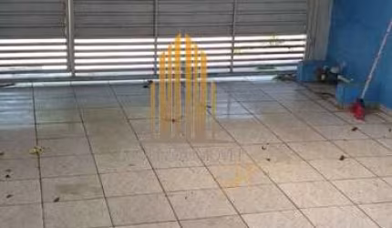 Santo Amaro - Casa assobradada de 80m² com dois dormitórios e uma vaga de garagem.