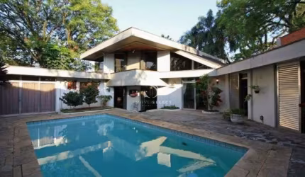 Alto de Pinheiros - Sobrado de 453m com 4 dormitórios, 2 suítes, piscina e 6 vagas.