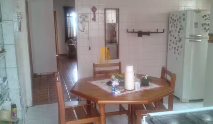CURSINO - CASA ASSOBRADADA DE 153M², COM TRES DORMITORIOS UMA SUITE, BANHEIRO SOCIAL E TRES VAGAS.