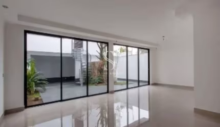 Granja Julieta - Sobrado com 360m² - 3 Quartos sendo os 3 suites, 6 banheiros e 3 vagas