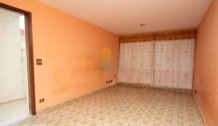 VILA SÔNIA - Casa assobradada de 156m² com 3 dormitórios (1 suite), 3 banheiros e 2 vagas.