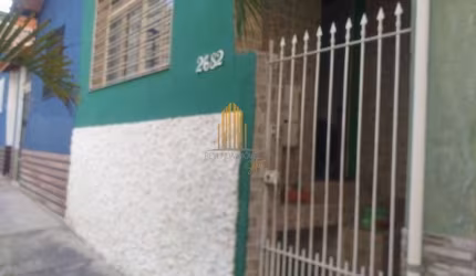 Alto de Pinheiros - Casa de 105m² com 2 dormitorios, 2 banheiros e sem vaga.