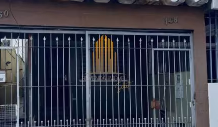 PINHEIROS - CASA ASSOBRADADA DE 56m² COM 2 QUARTOS, QUINTAL, 1 BANHEIRO E NÃO POSSUI VAGA Á VENDA
