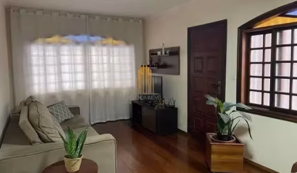 CASA SOBRADO EM VILA LIVIEIRO, POSSUI 125M², COM 3 DORMITÓRIOS SENDO 2 SUÍTES, 4 BANHEIROS E 2 VAGAS