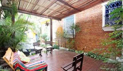 CASA ASSOBRADADA EM SUMAREZINHO DE 400m² COM 3 QUARTOS , 2 BANHEIROS E 3 VAGAS Á VENDA