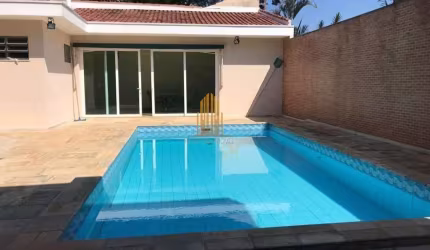 BROOKLIN PAULISTA - CASA DE 700m² COM 4 QUARTOS SUITES 5 BANHEIROS, PISCINA E 4 VAGAS.