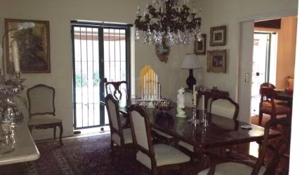 JARDIM GUEDALA - CASA DE 411M² COM 4 SUÍTES E 4 VAGAS.