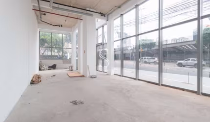 Condomínio VN Vergueio na Liberdade, Loja Comercial de 643,02m² com 1 banheiro, sem vaga.
