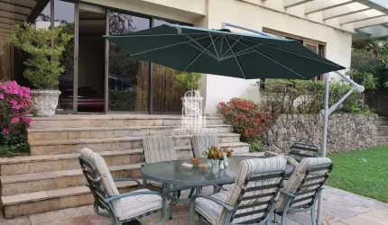 Maravilhosa casa com projeto do arquiteto Robert Young, com 5 suites em 1350m² no Morumbi Maravilhos